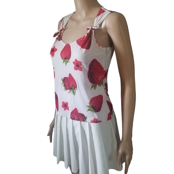 Vintage Garage Strawberry Print Sleeveless Top - Picture 4 of 9